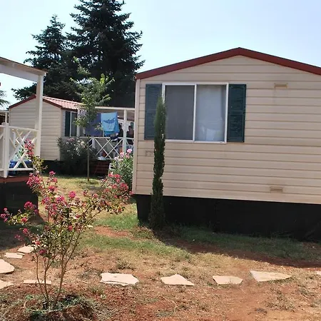 Πάρκο διακοπών Mobile Homes Camp Brione 3*